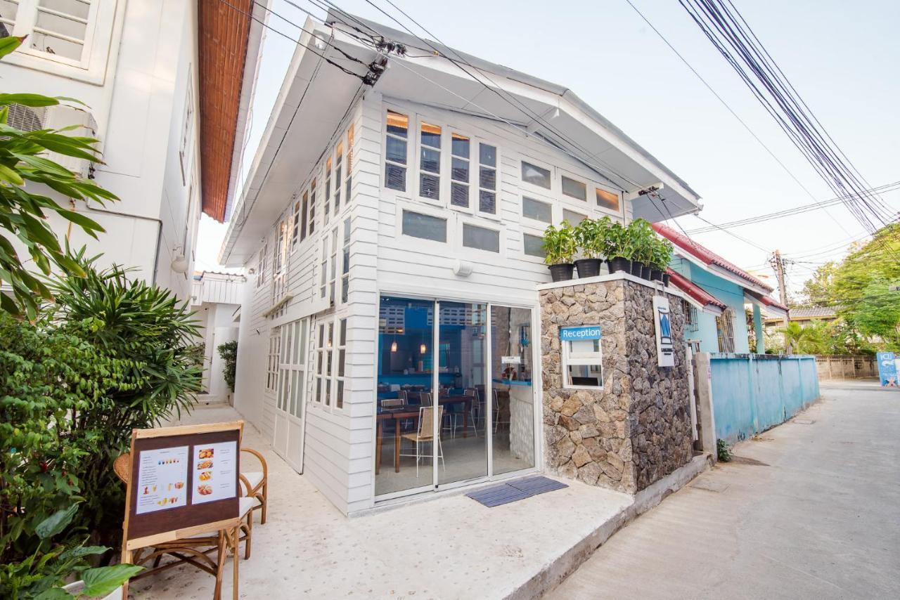 Baan Kangmung Hua Hin On The Beach Hotel Exterior photo